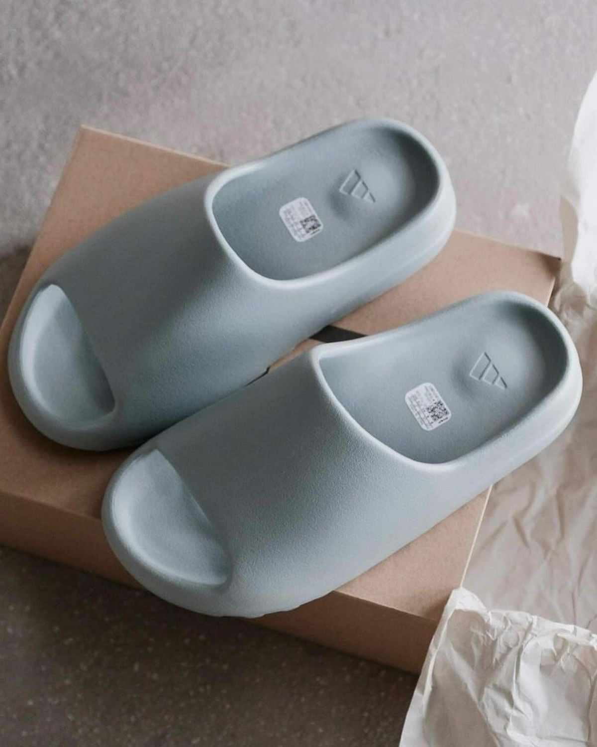 YEEZY Slides "Salt"